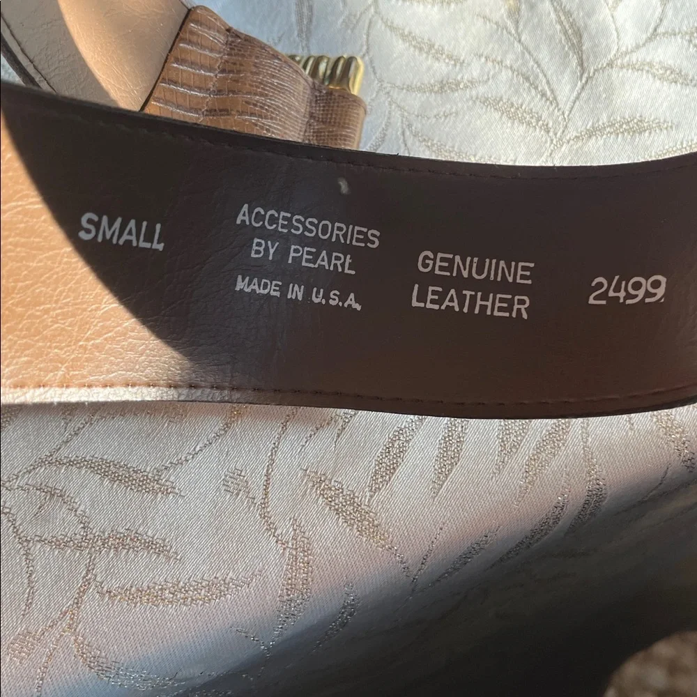 Pearl Genuine 2”x33”Leather Belt w/Crocodile pattern & Gold Buckle Accent size S
